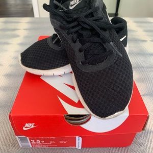 Nike Tanjun Sneakers